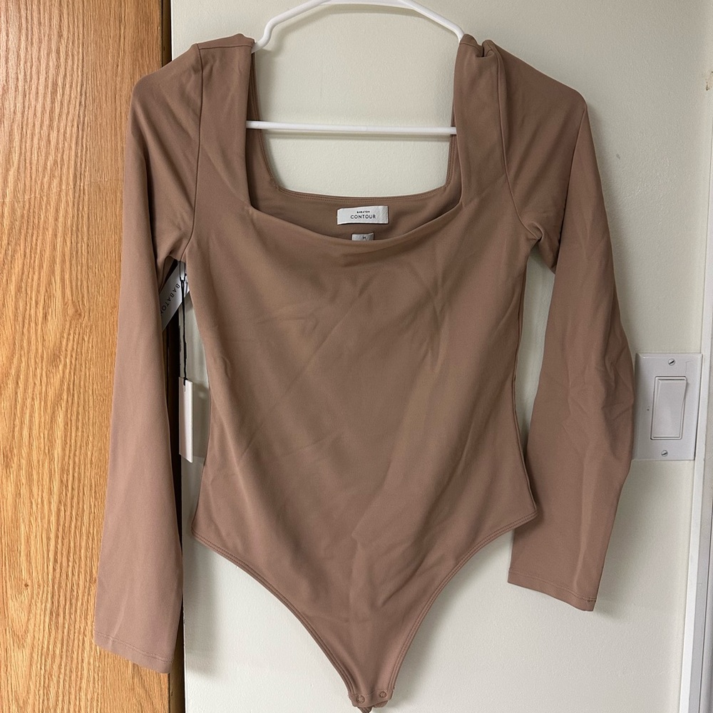 Aritzia Babaton Contour Squareneck Longsleeve Bodysuit